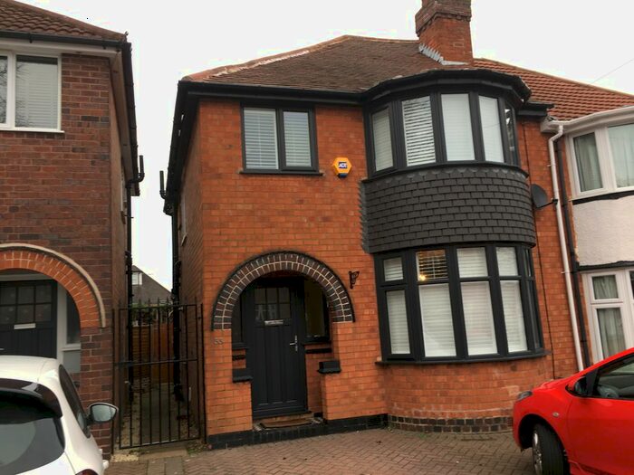 3 Bedroom Semi-Detached House To Rent In Grayswood Park Road, Quinton B32