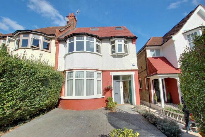 3 Bedroom Flat To Rent In Fernleigh Road, London, N21
