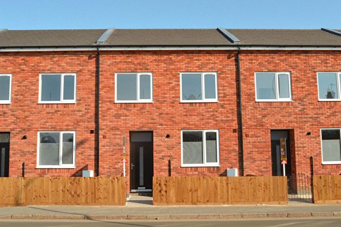 3 Bedroom Terraced House For Sale In Gipsy Lane, Leicester, LE4