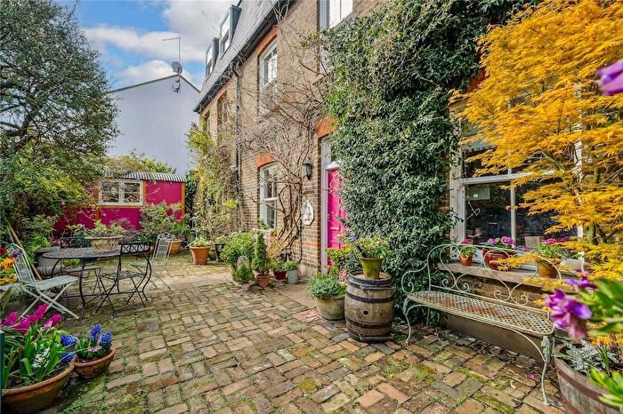 4 Bedroom Mews For Sale In Battersea High Street, London, SW11