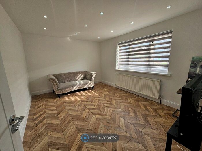 3 Bedroom Semi-Detached House To Rent In St. Marys Lane, Upminster, RM14