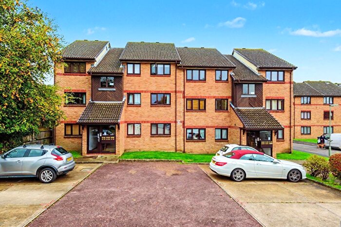 1 Bedroom Flat For Sale In Ottershaw, Chertsey, Surrey, KT16