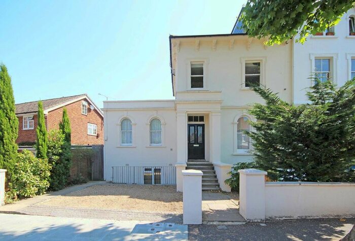 1 Bedroom Flat To Rent In Copthall Gardens, Twickenham, TW1