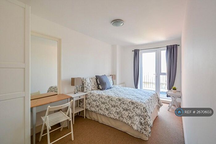 2 Bedroom Flat To Rent In Commercial Road, London, E14