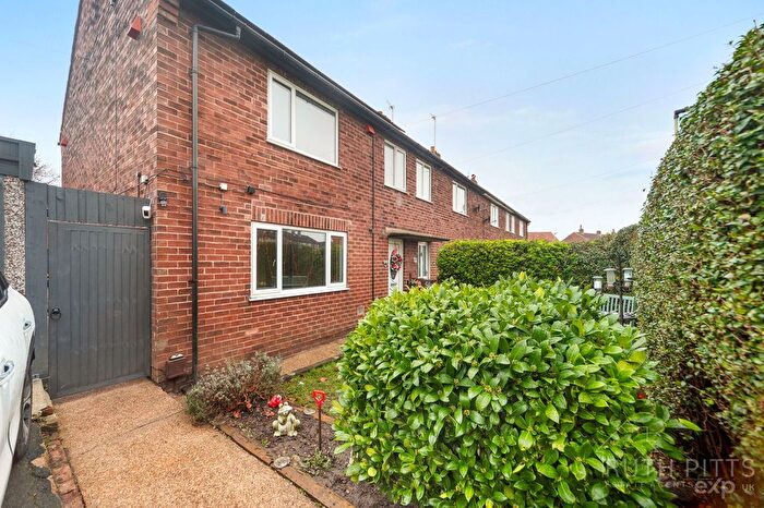 3 Bedroom End Of Terrace House For Sale In Priory Road, Featherstone, WF7