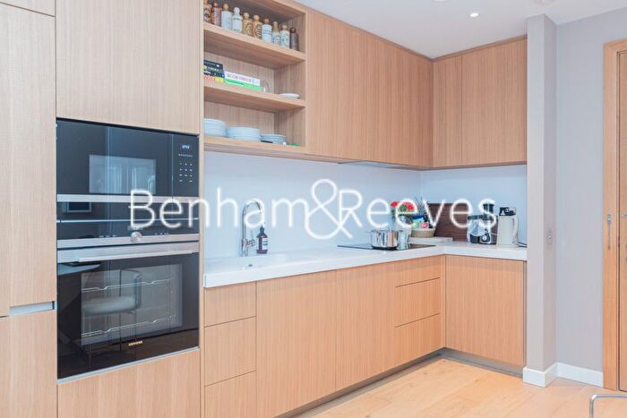 2 Bedroom Flat To Rent In Prospect Way, London, SW11
