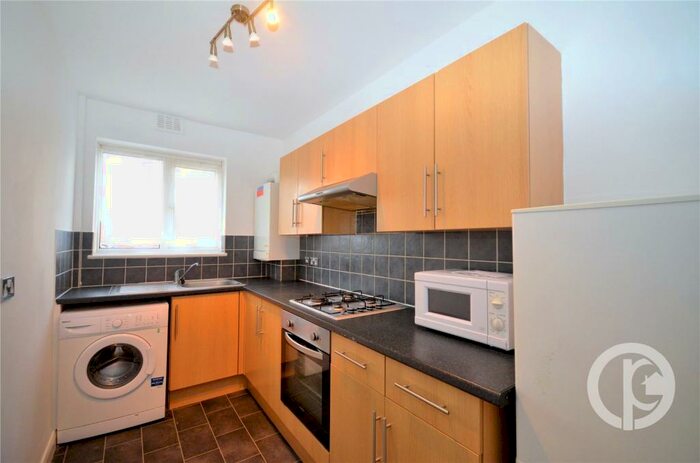 2 Bedroom Apartment To Rent In Laurel Bank, Finchley Park, Finchley, N12