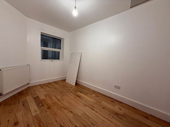 4 Bedroom Flat To Rent In Old Kent Road, London, SE1