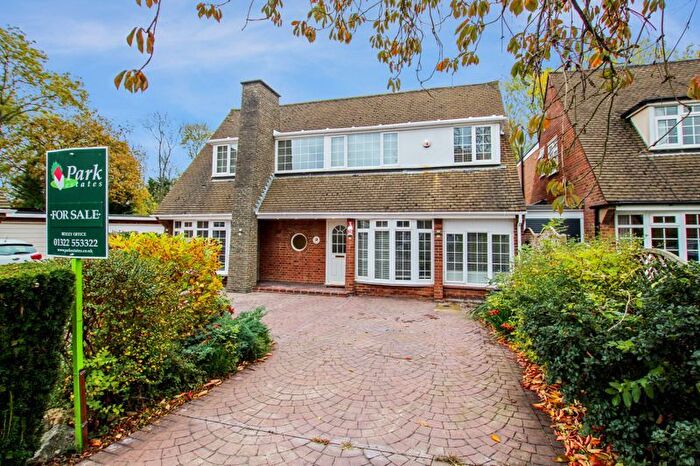 4 Bedroom Detached House For Sale In Park Way, Bexley, DA5