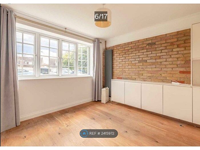 3 Bedroom Bungalow To Rent In Fairfield Approach, Wraysbury, TW19