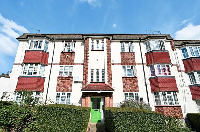 2 Bedroom Flat To Rent In Amblecote Road, Grove Park, SE12