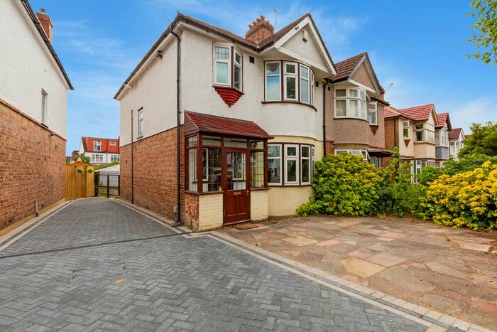 3 Bedroom Semi-Detached House To Rent In Elm Walk, London, SW20