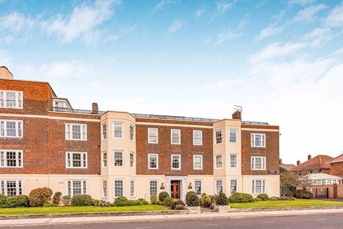 3 Bedroom Flat For Sale In St. Helens Parade, Southsea, PO4