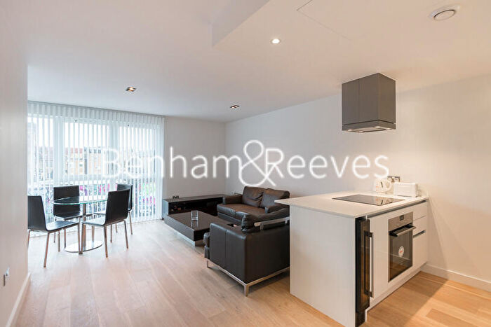1 Bedroom Apartment To Rent In Courtyard Apartments, Avantgarde, E1