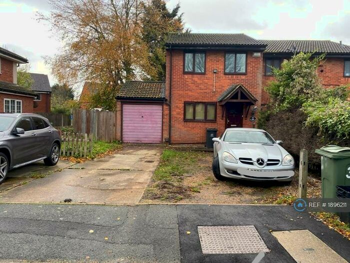 3 Bedroom End Of Terrace House To Rent In Buttermere Road, Orpington, BR5