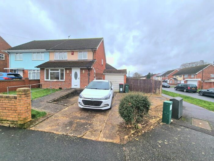 3 Bedroom Semi-Detached House To Rent In Denchers Plat, Crawley, RH11