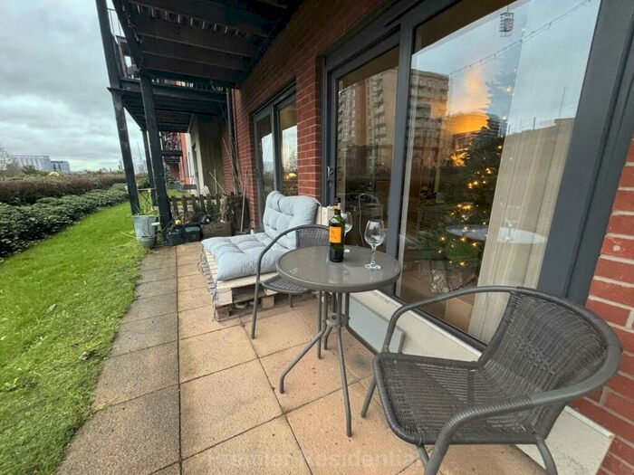 2 Bedroom Apartment To Rent In Woden Street, Salford, M5