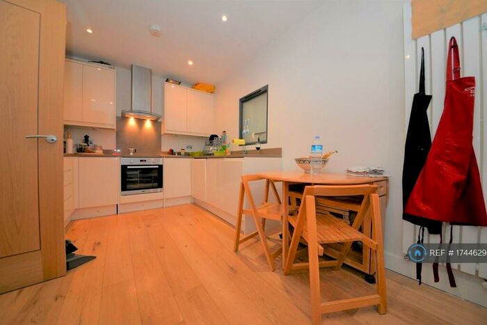 3 Bedroom Flat To Rent In Clifton Terrace, London, N4