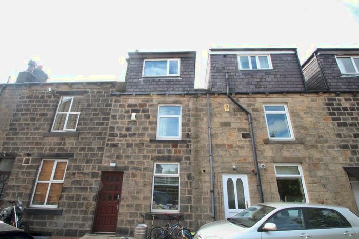 3 Bedroom Terraced House To Rent In Walker Road, Horsforth, LS18