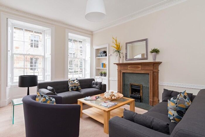 3 Bedroom Flat To Rent In William Street, West End, Edinburgh, EH3