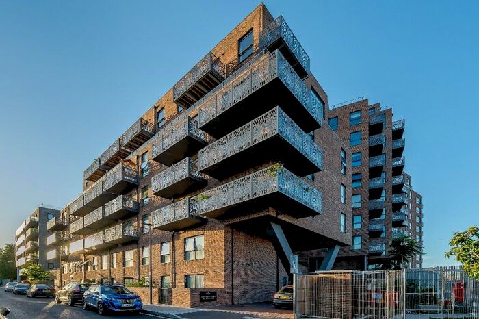 2 Bedroom Flat To Rent In Leven Road, London, E14