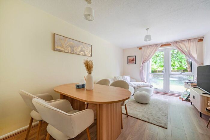 1 Bedroom Flat For Sale In Elder Close, Winchester, Hampshire, SO22
