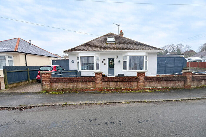 4 Bedroom Detached Bungalow For Sale In Howeth Road, Bournemouth, BH10