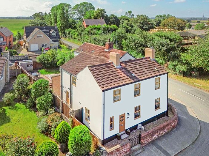 4 Bedroom Link Detached House For Sale In Main Street, Beal, North Yorkshire, DN14