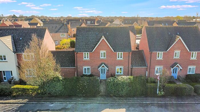 3 Bedroom Link Detached House For Sale In Mitchcroft Road, Longstanton, Cambridge, CB24