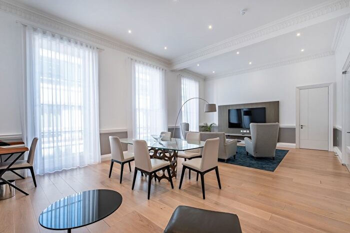 2 Bedroom Flat To Rent In Hertford Street, London, W1J
