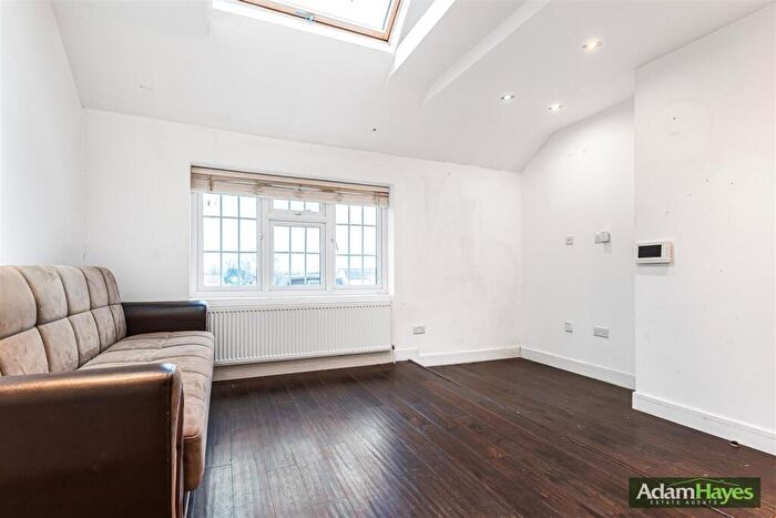 1 Bedroom Apartment For Sale In Castle Mews, North Finchley, N12