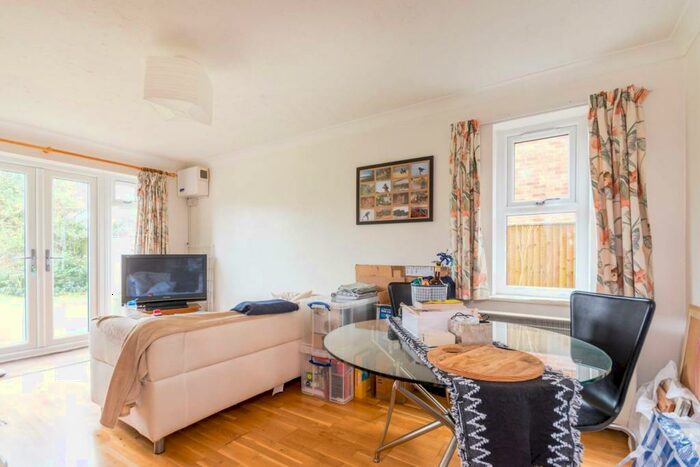 1 Bedroom Flat To Rent In Maybury Road, Maybury, Woking, GU21