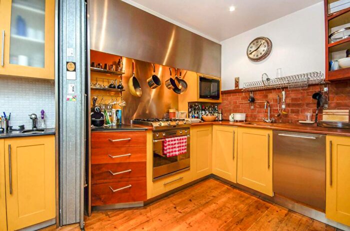 2 Bedroom Flat To Rent In Shepherdess Walk, Old Street, London, N1