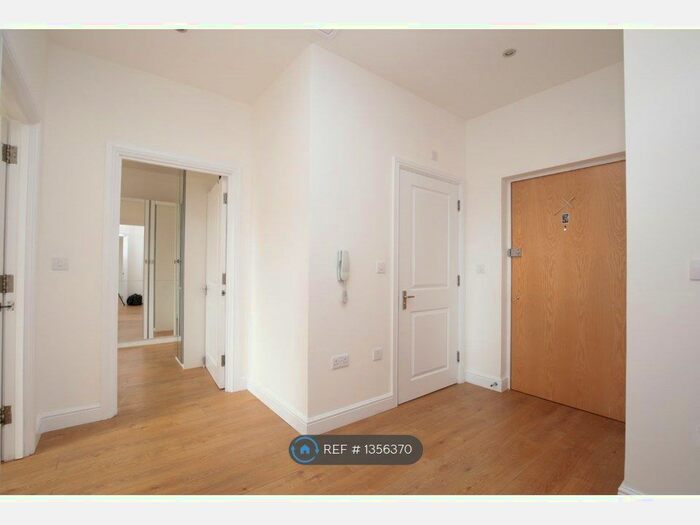 2 Bedroom Flat To Rent In Newton Road, Bletchley, Milton Keynes, MK3