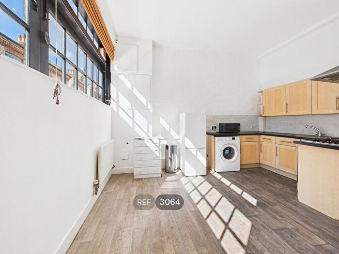 3 Bedroom Terraced House To Rent In Cambridge Grove, Hove, BN3