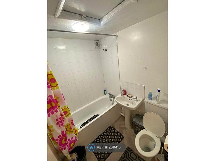 1 Bedroom Flat To Rent In Greenslade Road, Barking, IG11