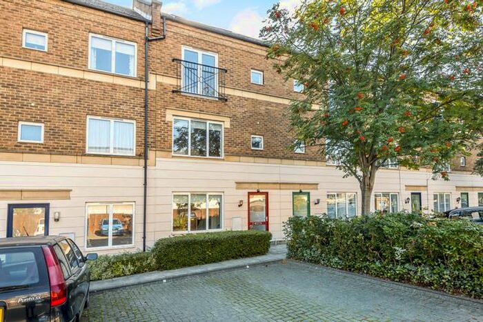 5 Bedroom Town House To Rent In Tollington Way, Holloway, Islington, North London, N7