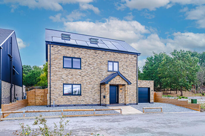 4 Bedroom Detached House For Sale In Green Oak Close, Laindon, SS15