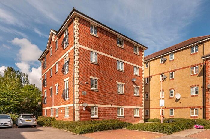 2 Bedroom Flat To Rent In Admiral Court, Barking, Essex, IG11
