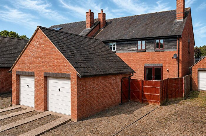 3 Bedroom End Of Terrace House For Sale In Kings Meadow, Wigmore, HR6