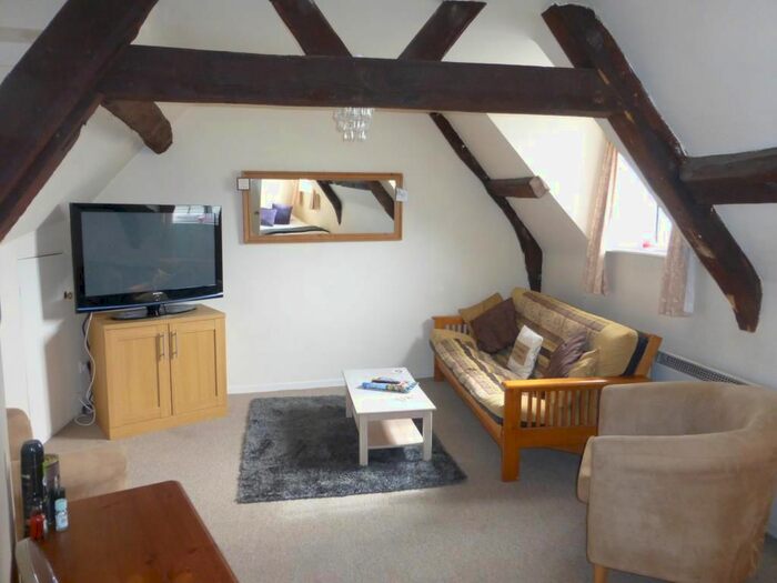 1 Bedroom Flat To Rent In The Hundred, Fordingbridge, SP6