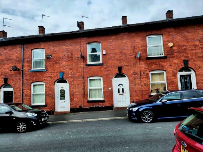 Terraced House To Rent In Stoneleigh Street, Oldham, OL1
