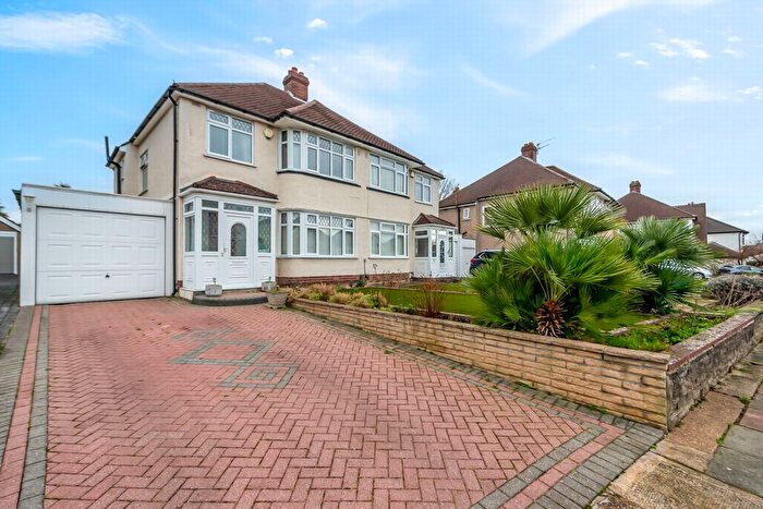 3 Bedroom Terraced House For Sale In Highcombe Close, Mottingham, SE9