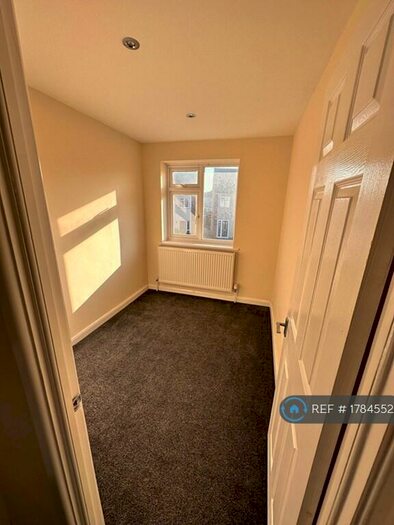 3 Bedroom Semi-Detached House To Rent In Romsey Close, Stanford-Le-Hope, SS17
