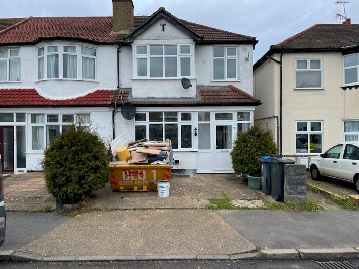 3 Bedroom Semi-Detached House To Rent In Surbiton, KT6