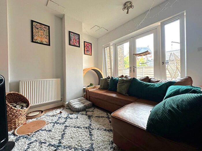 1 Bedroom Flat For Sale In Catford Hill, London, SE6