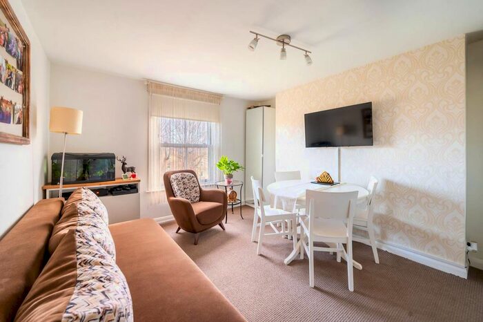 2 Bedroom Flat To Rent In Fernlea Road, Balham, London, SW12