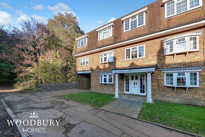 1 Bedroom Flat For Sale In Forest Court, Forest Road, Loughton, IG10