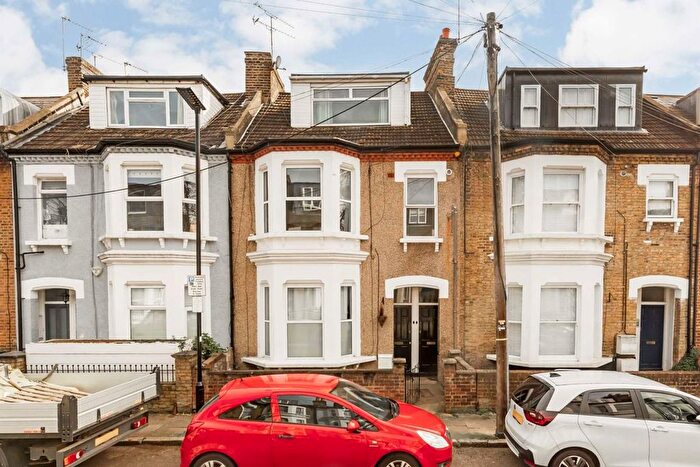 3 Bedroom Flat To Rent In Upham Park Road, Chiswick, W4