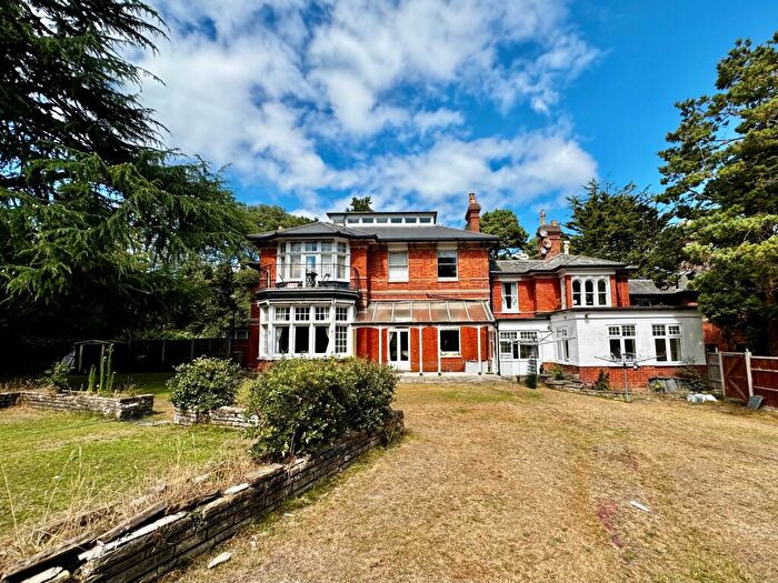 3 Bedroom Flat To Rent In Durley Heath, West Cliff Road, BH4